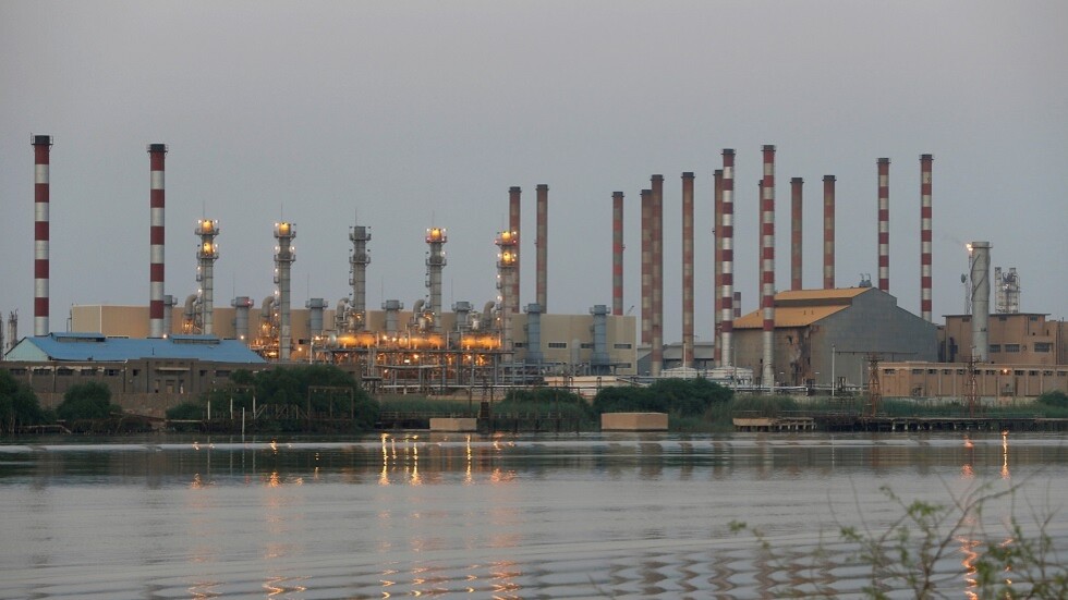 العراق يواصل ضخ النفط فوق هدف "أوبك+"