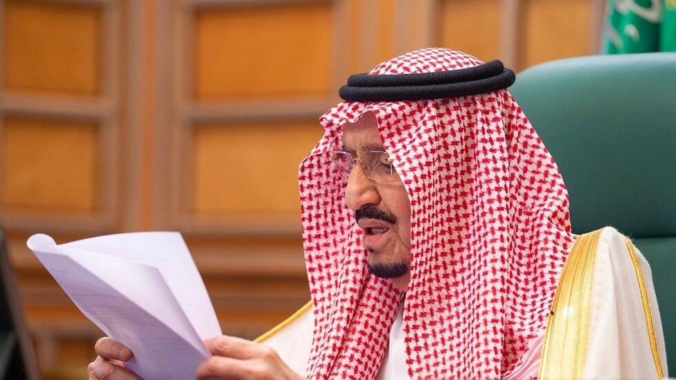 الملك سلمان يرأس جلسة مجلس الوزراء من المستشفى
