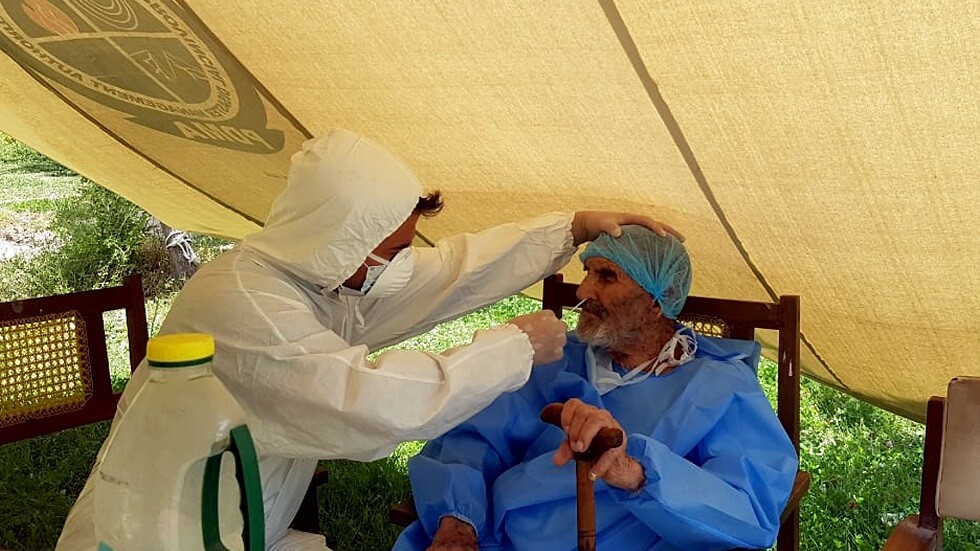 شفاء باكستاني عمره 103 أعوام من كورونا