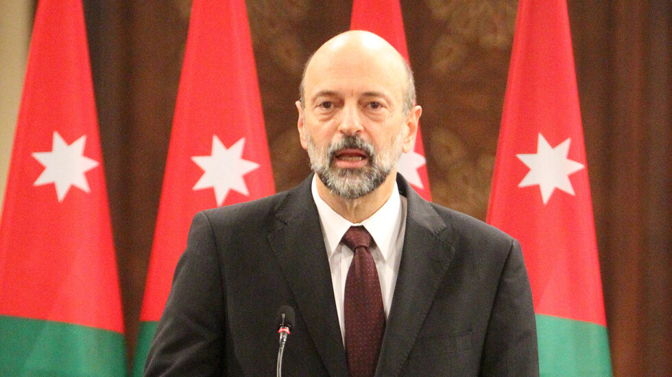 الرزاز: الأردن دولة قوية بإنفاذ القانون ولا تختزل بشخص أو نقابة أو حزب