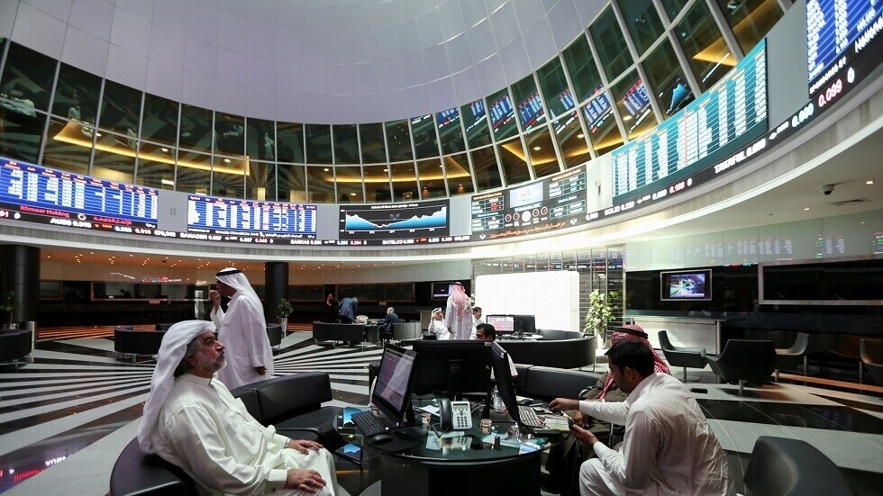 فيروس كورونا يوجه ضربة إلى بنوك الخليج
