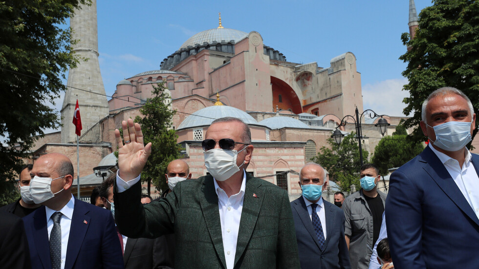 أردوغان يرد على الانتقادات بشأن 