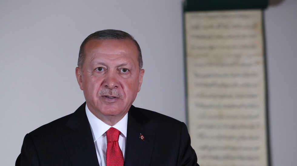 أردوغان شهر خنجره: تركيا أدخلت قوات إلى أذربيجان