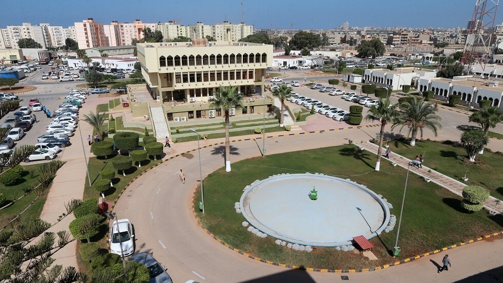 القائم بأعمال السفارة الأمريكية لدى ليبيا يزور بنغازي لبحث "الحصار المفروض على النفط"