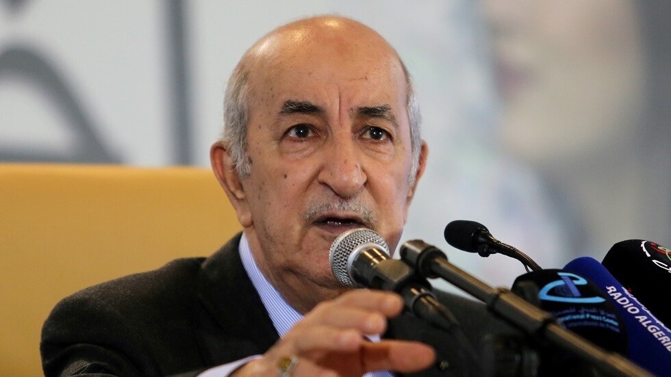 الرئيس الجزائري يقيل وزير العمل