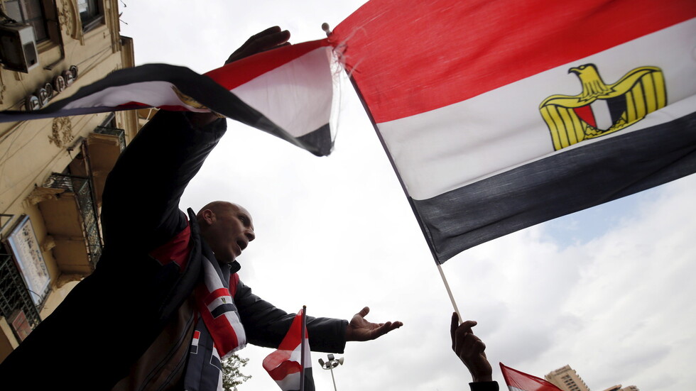 ضجة كبيرة في مصر بعد ظهور علم البلاد مقلوبا في دعاية انتخابية (صورة)
