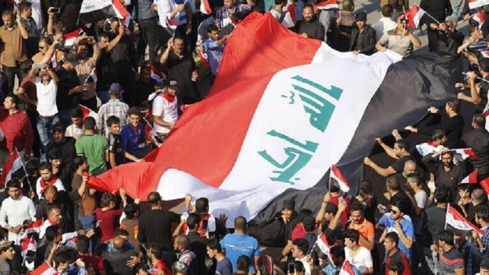 مراهق عراقي تعرض للإهانة والضرب على أيدي رجال أمن يطالب بالعدالة