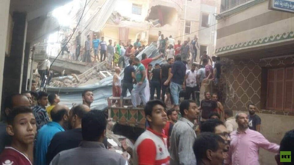 مصر.. انهيار عقار بمدينة المحلة والأمن يكثف جهوده بحثا عن مفقودين (صور)