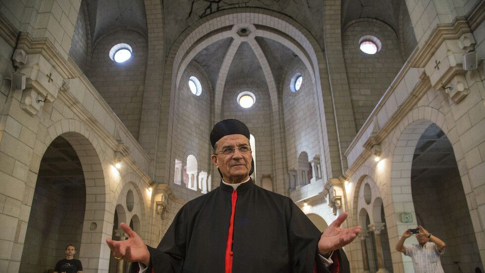 البطريرك الماروني: على الحكومة أن تستقيل إذا لم تكن قادرة على المساعدة في نهوض البلاد