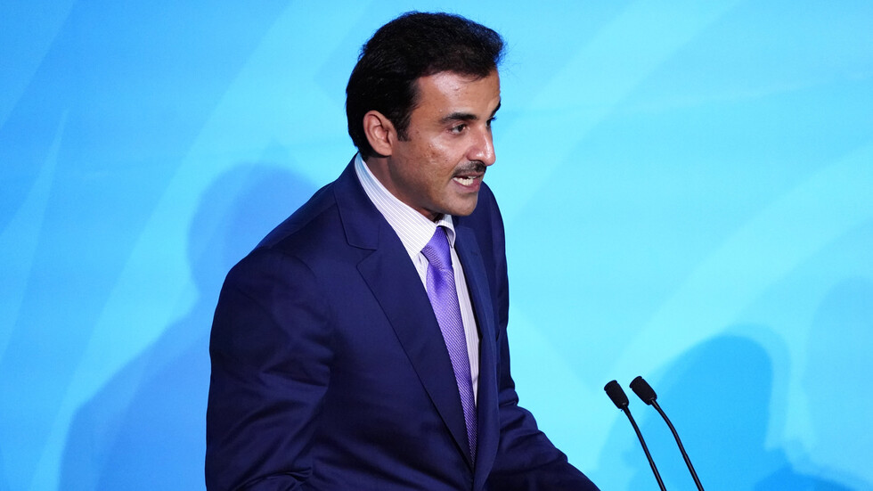 أمير قطر يعلن مساهمة بلاده بخمسين مليون دولار لمساعدة لبنان