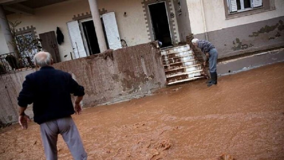سبع وفيات بينها طفل بسبب  فيضانات وعواصف رعدية في جزيرة يونانية