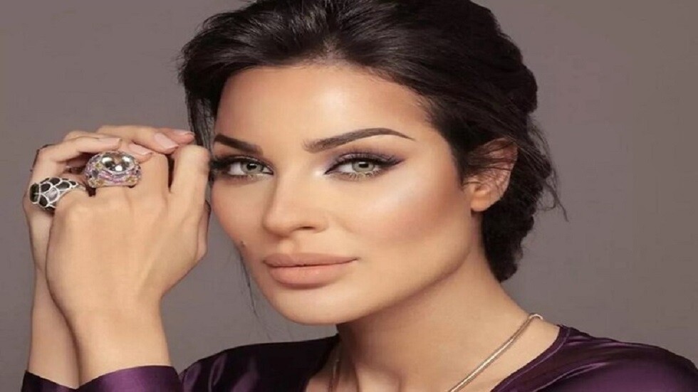 الفنانة نادين نجيم تقرر الهجرة من لبنان بعد إصابتها بانفجار بيروت