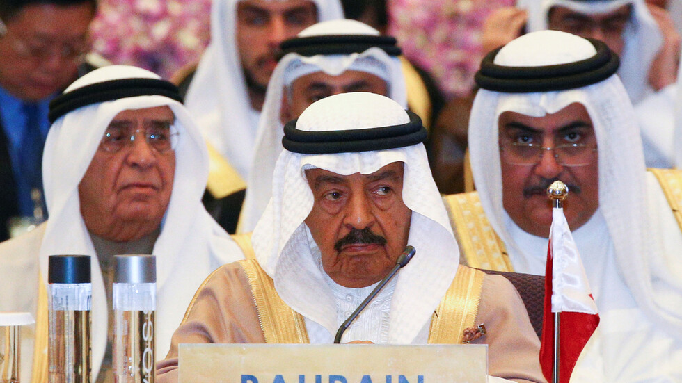 بعد أشهر من رحلة علاج مطولة لألمانيا.. رئيس وزراء البحرين يغادر البلاد بزيارة خاصة