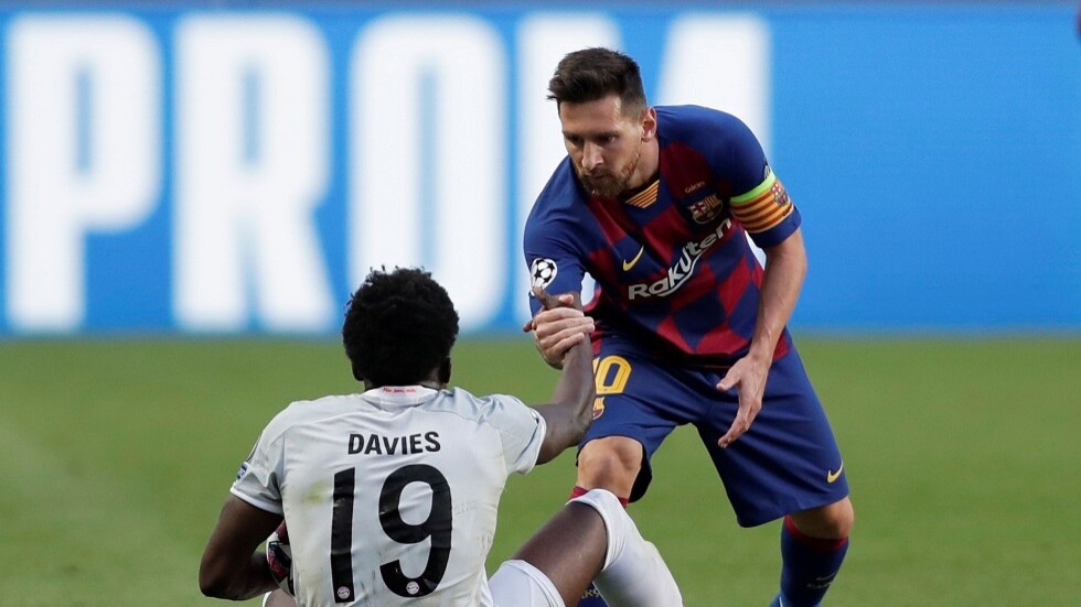 ألفونسو ديفيز يكشف رد فعل ميسي عندما طلب قميصه بعد (2-8) وسبب الرفض!