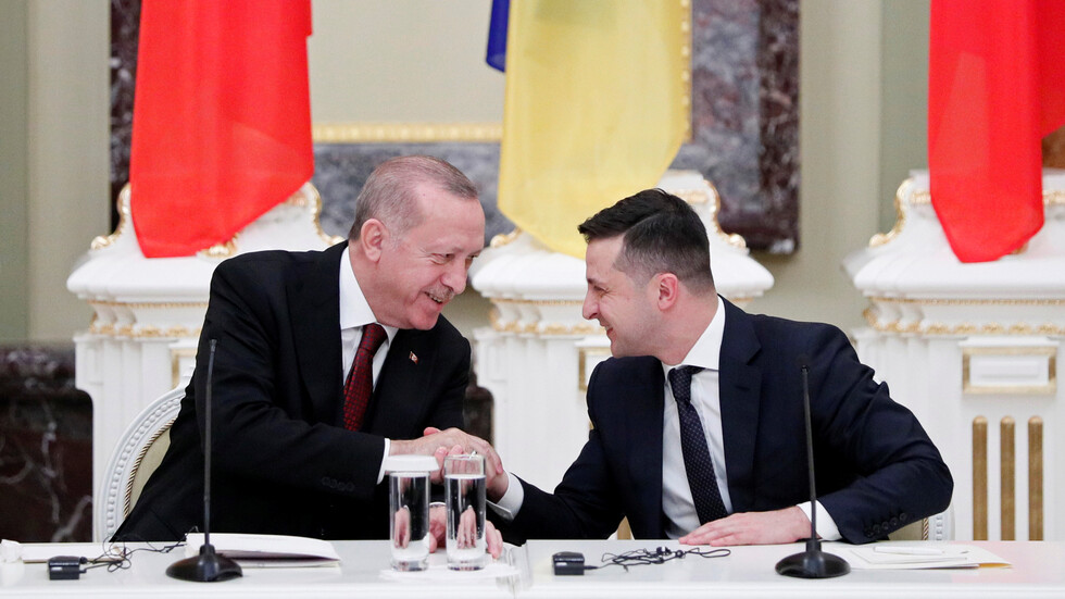 زيلينسكي يهنئ أردوغان باكتشاف حقل للغاز الطبيعي في البحر الأسود