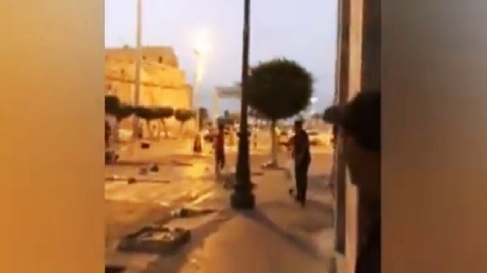 شاهد.. إطلاق النار على المتظاهرين في العاصمة الليبية طرابلس