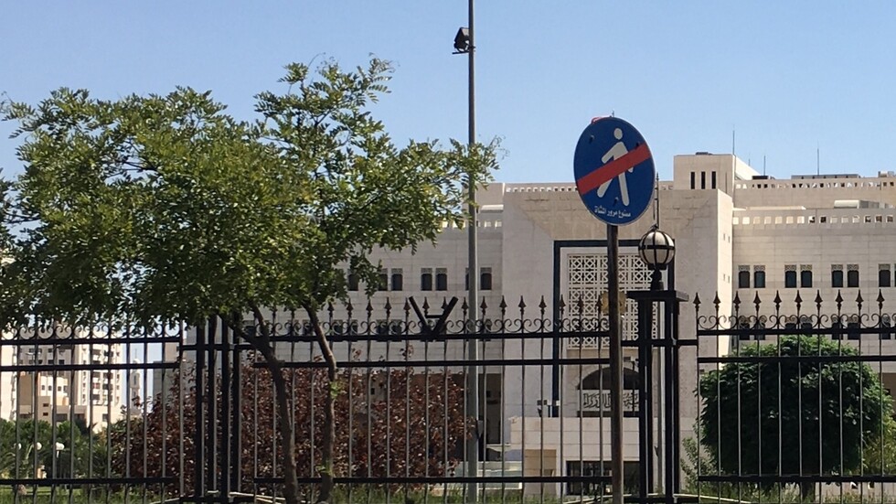 الأسد يكلف المهندس حسين عرنوس بتشكيل الحكومة السورية الجديدة