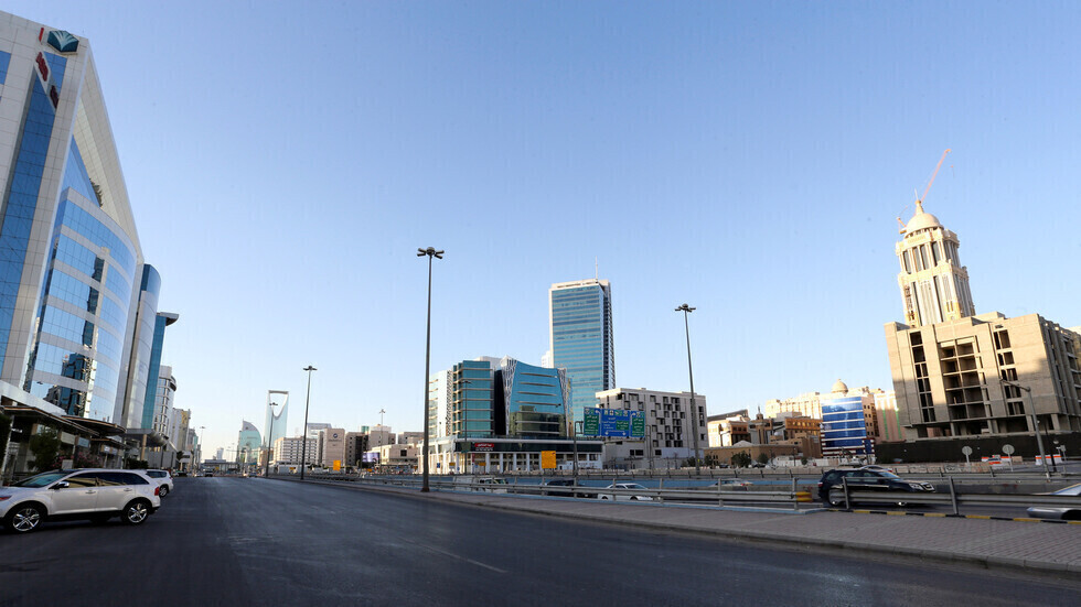تراجع الإصابات والوفيات اليومية بكورونا في السعودية