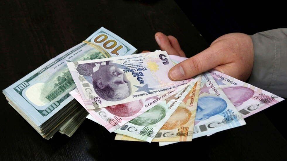 الليرة التركية تتعافى من انخفاض قياسي بعد توصية إيجابية