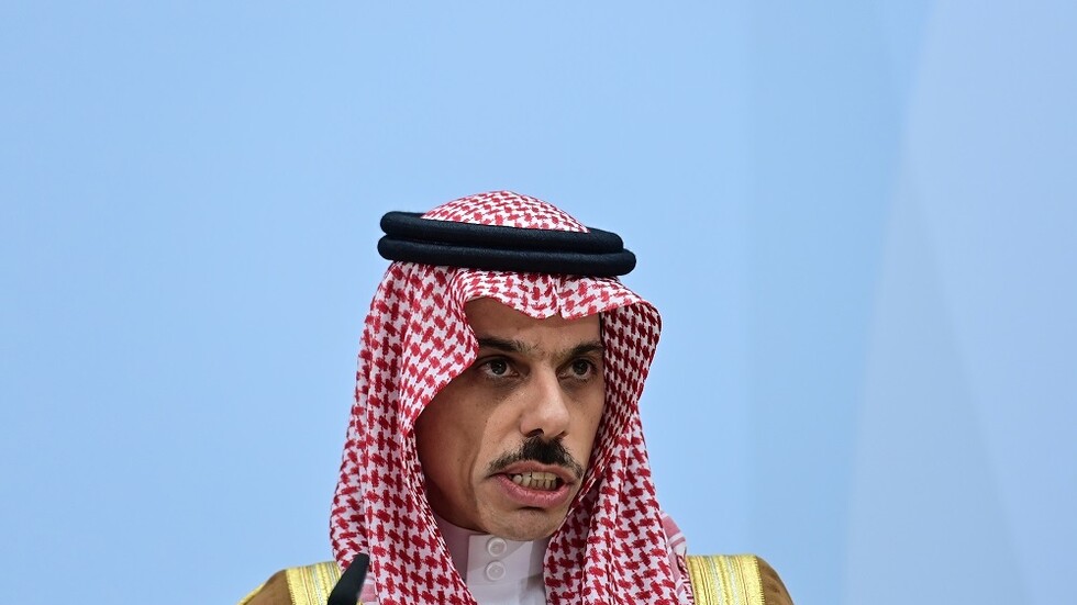 وصول وزير الخارجية السعودي إلى العراق