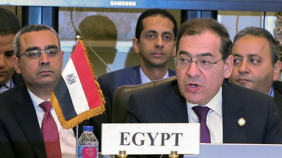 وزير البترول المصري يعلن عن استثمارات بمليارات الدولارات لزيادة إنتاج البنزين