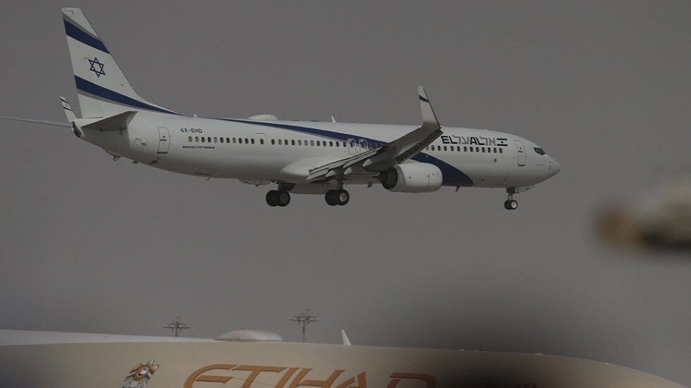 الطائرة الإسرائيلية تحط في أبو ظبي في أول رحلة مباشرة ومن دون توقف