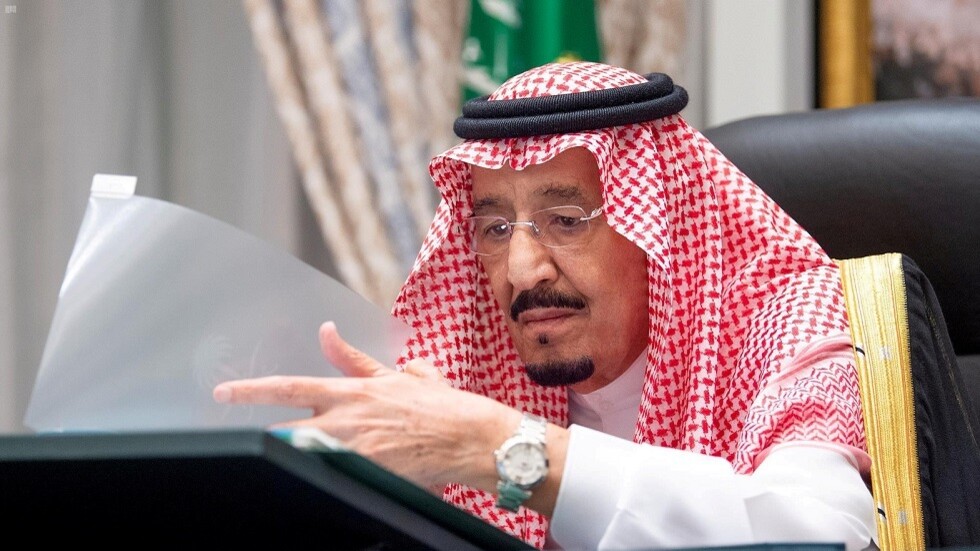 السعودية.. أمر ملكي بإنهاء خدمة قائد القوات المشتركة وضباط آخرين وإحالتهم للتحقيق