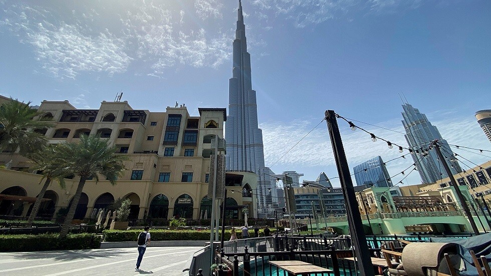 قفزة كبيرة بإصابات كورونا في الإمارات وتراجع طفيف في الكويت