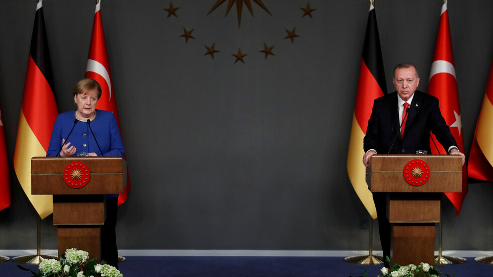 أردوغان وميركل يبحثان التطورات في شرق المتوسط