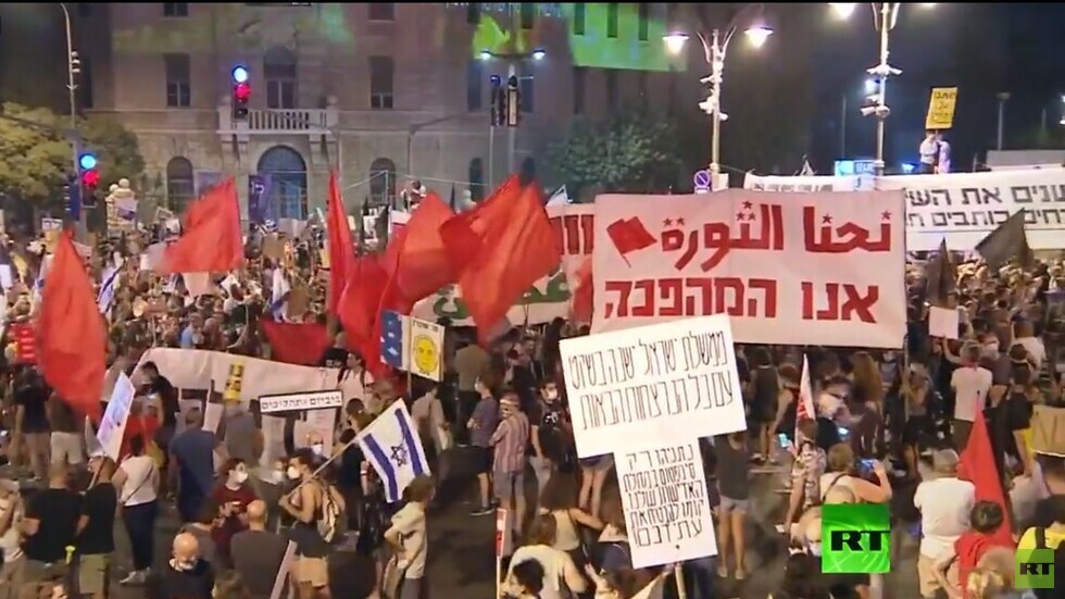 تظاهرات أمام منزل نتنياهو لمطالبته بالاستقالة