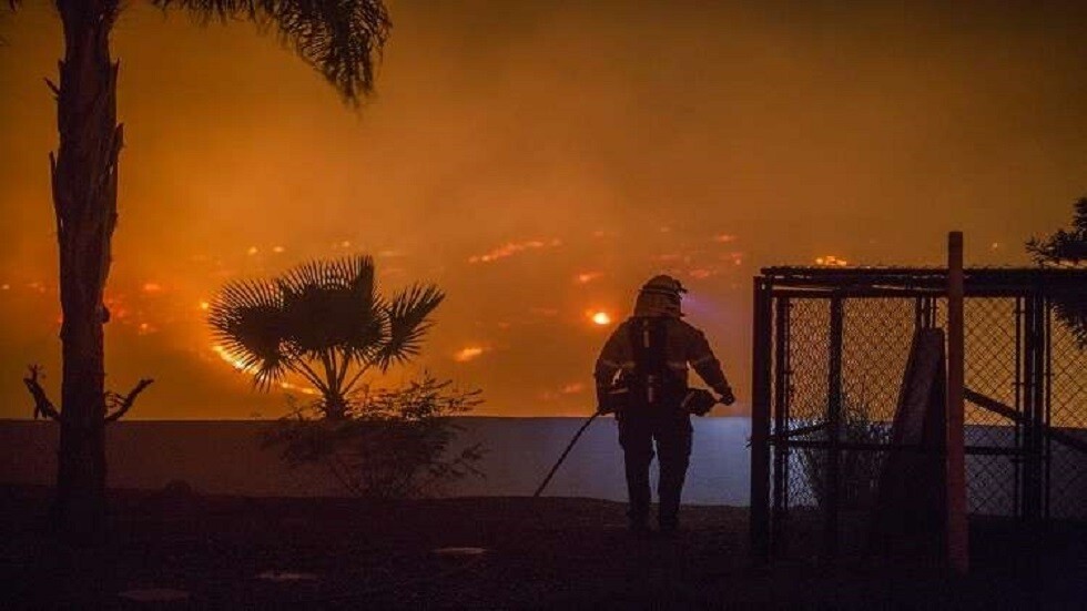 حرائق الغابات بكاليفورنيا تجبر السلطات على إجلاء 200 شخص جوا