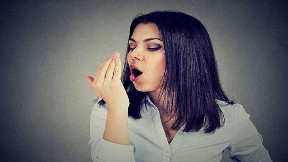رائحة كريهة في الفم لا تتجاهلها أبدا فهي تحذرك من مرض مزمن