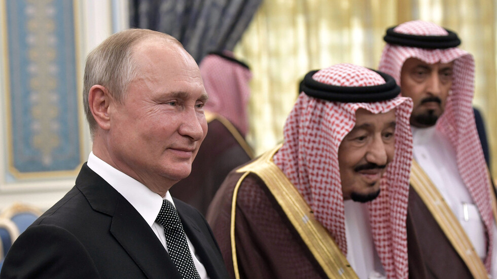 بوتين والملك سلمان يرحبان في اتصال هاتفي بكيفية تنفيذ اتفاق 