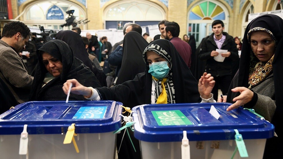 رغم تفشي كورونا.. إيران تجري الجولة الثانية من الانتخابات البرلمانية