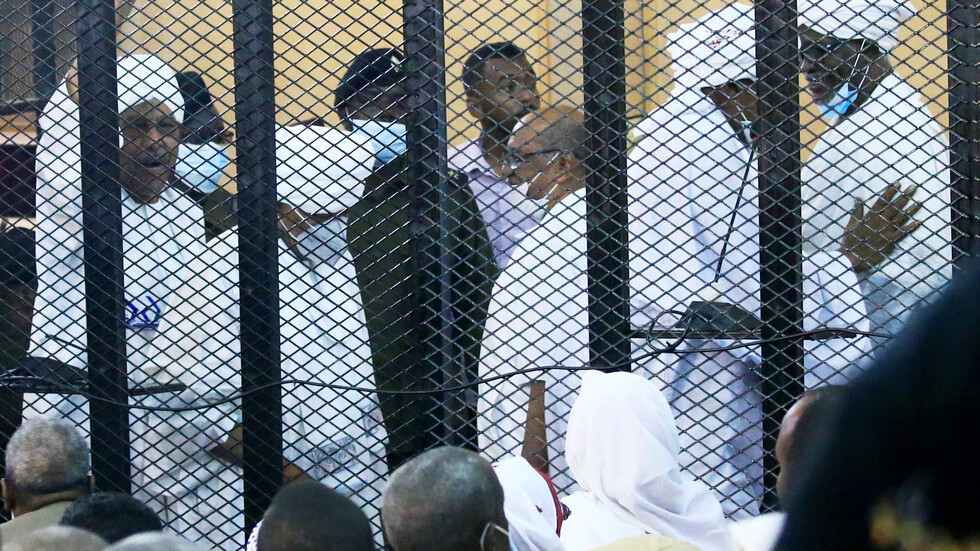 السودان.. محكمة عمر البشير ومعاونيه تستجيب لطلبين من الدفاع