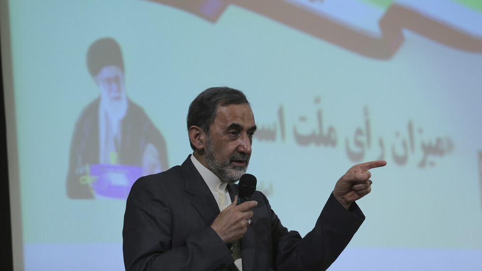 ولايتي: رهان المطبعين مع إسرائيل خاسر
