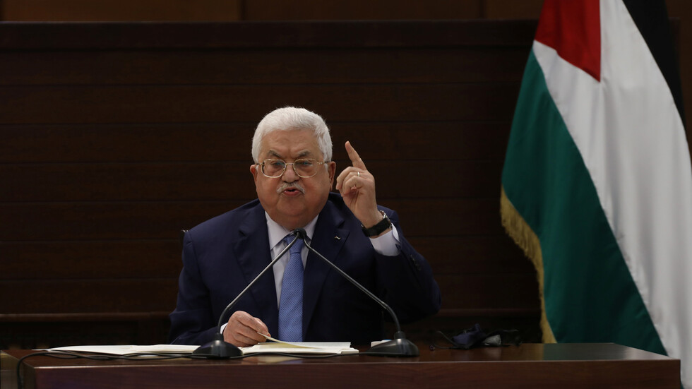 بعد التطبيع.. عباس يلتقي السفير الفلسطيني لدى البحرين