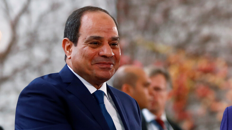 الرئيس المصري عبد الفتاح السيسي يصدر عفوا عن مساجين