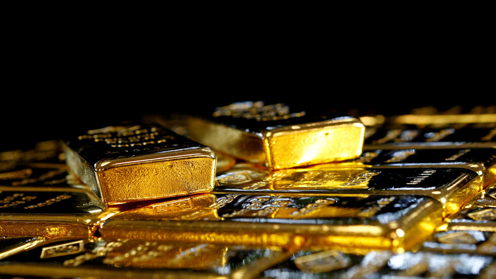 سعر أونصة الفضة يهوي بأكثر من 8% والذهب ينخفض بنحو 3%