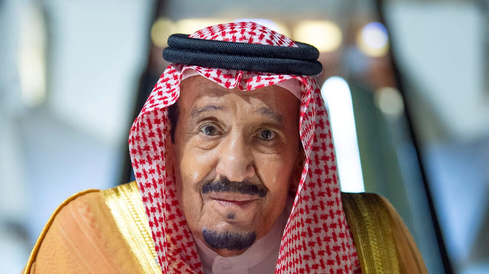 الملك سلمان يدعو لنزع سلاح حزب الله