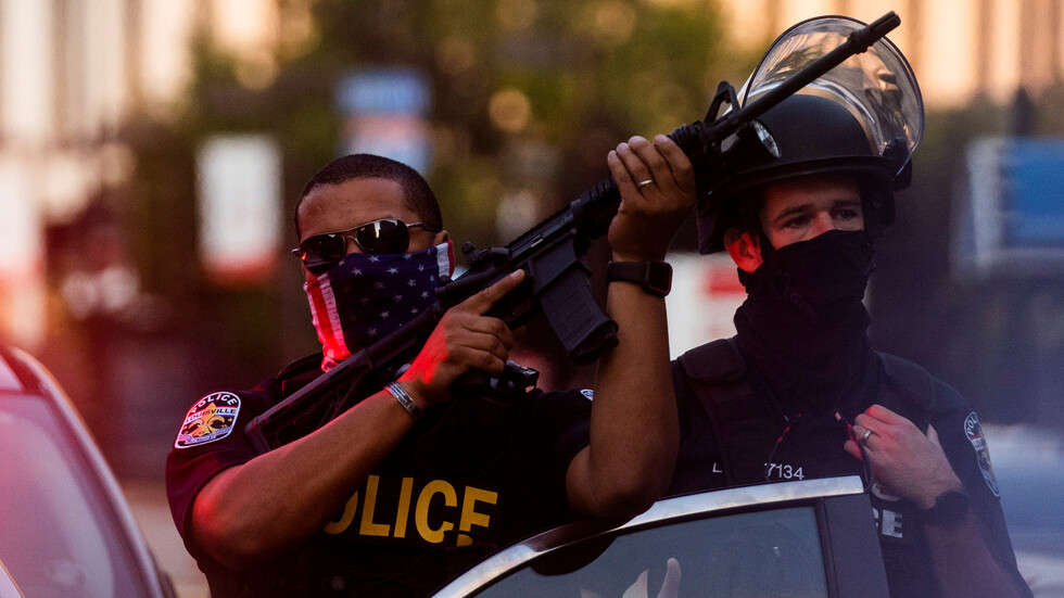 توقيف 28 محتجا في مدينة لويسفيل بولاية كنتاكي الأمريكية