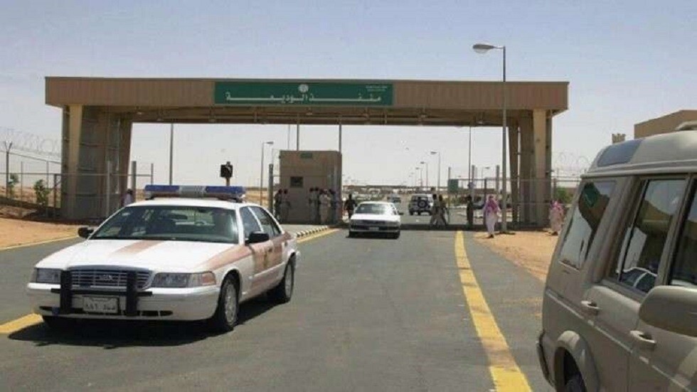 الفيديو هو الدليل.. لص يسرق المراجعين لفحص كورونا في سيئون باليمن قبل السفر إلى السعودية
