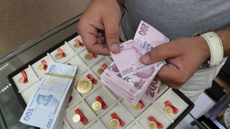 الليرة التركية تهبط إلى مستويات قياسية في ظل التوترات الجيوسياسية