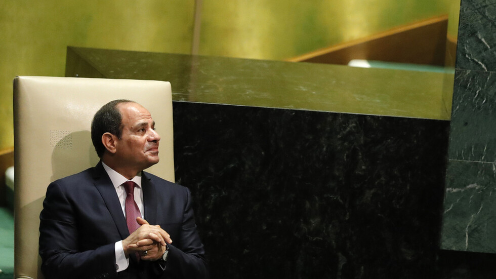 السيسي يصدر قرارا ضد رئيس محكمة سبق ضبطه في فضيحة وسهرة بفندق عائم