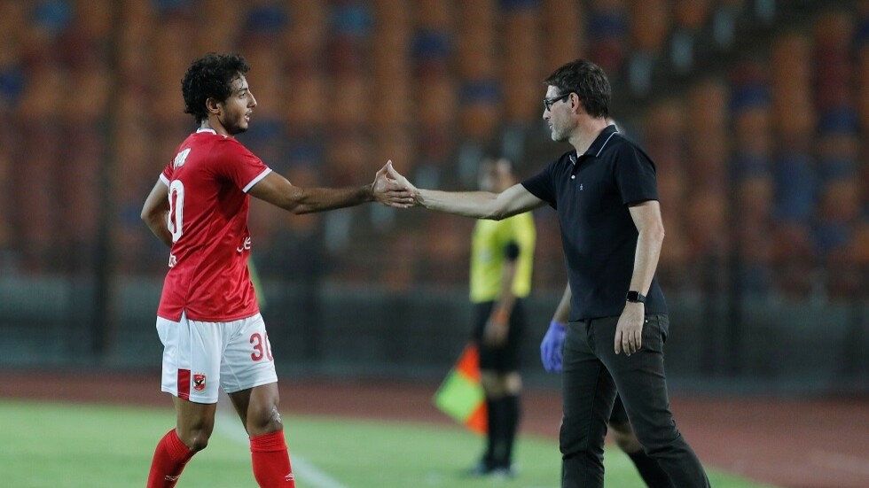 رد فعل عنيف.. فايلر يغادر المؤتمر الصحفي بعد سؤال بشأن رحيله عن الأهلي