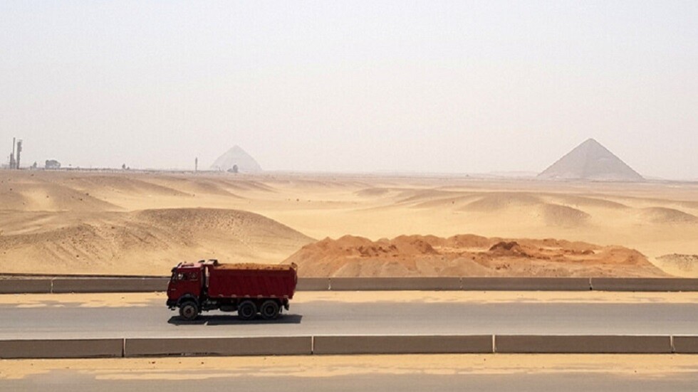 مصر.. تمثال للإله نفرتم من بين مكتشفات التوابيت الخشبية المغلقة بسقارة