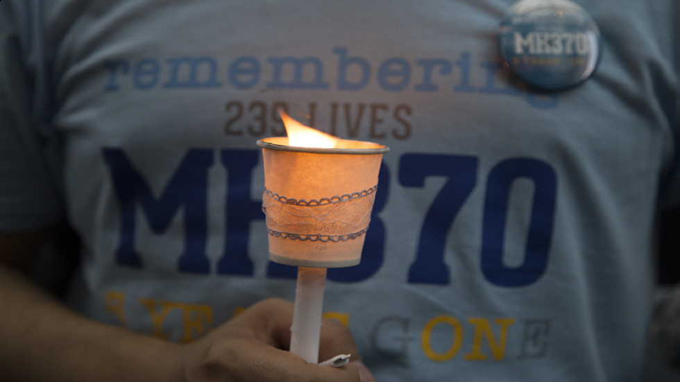 البحث عن MH370 المفقودة يأخذ منعطفا جديدا مع "اكتشاف حطام" على شاطئ كوينزلاند