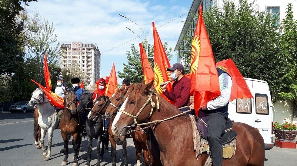 رئيس قرغيزستان يعين وزير دفاع سابق رئيسا جديدا للأركان العامة