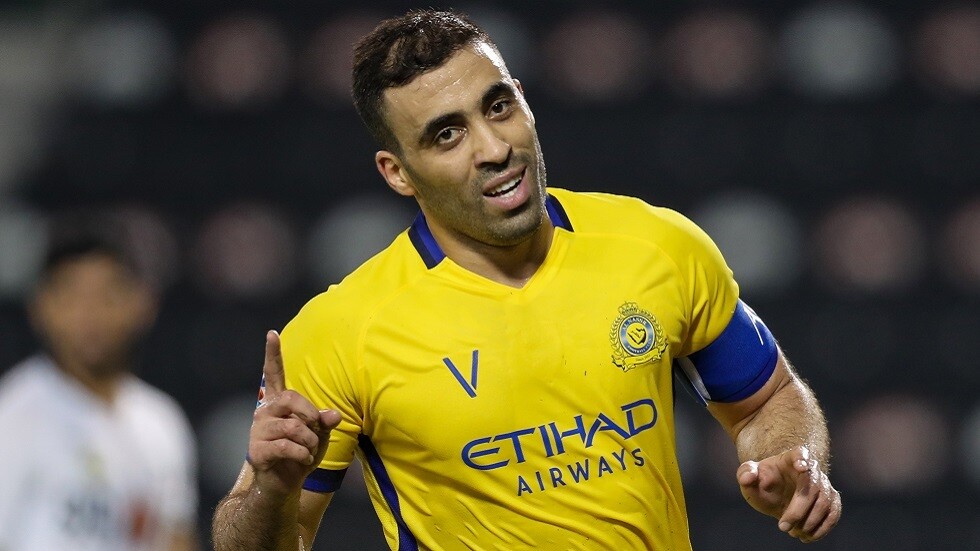 المغربي حمد الله يهدد بفسخ عقده مع النصر السعودي