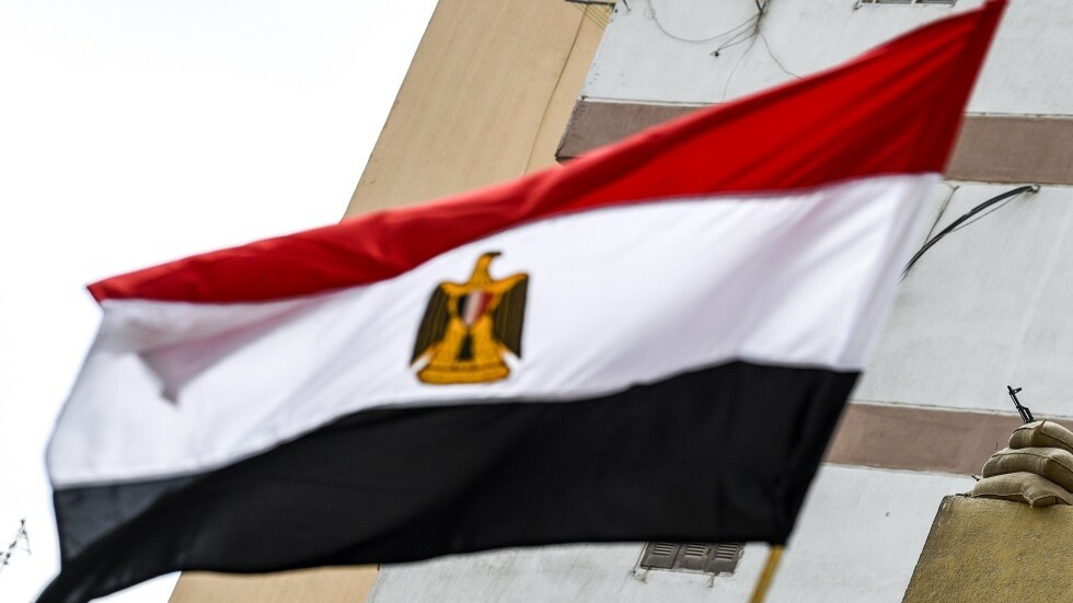 "لم يقصد الإساءة للدولة".. والد المحامي المصري طارق سعيد يدافع عن ابنه